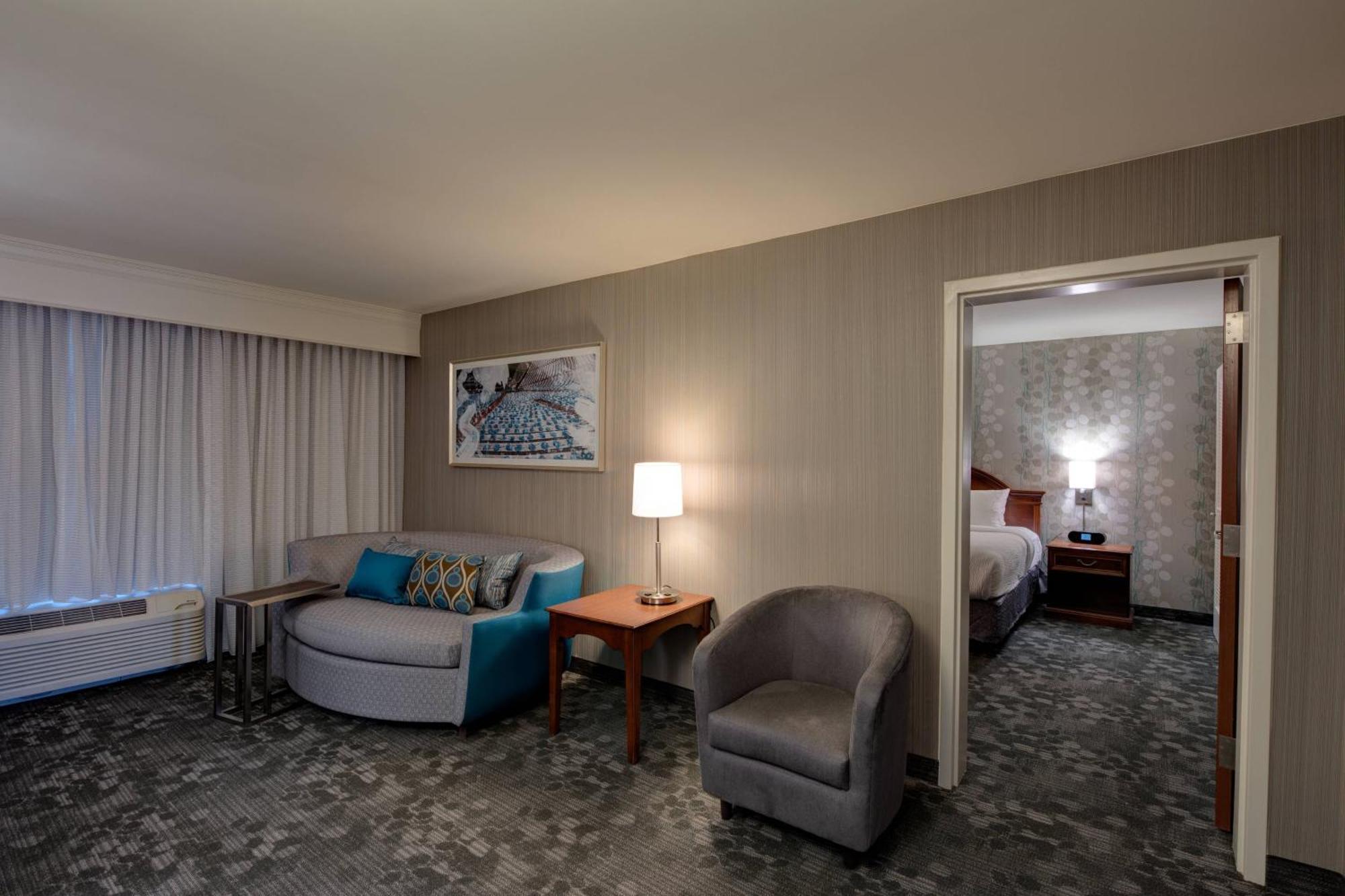 Courtyard Chapel Hill Hotel Exterior foto