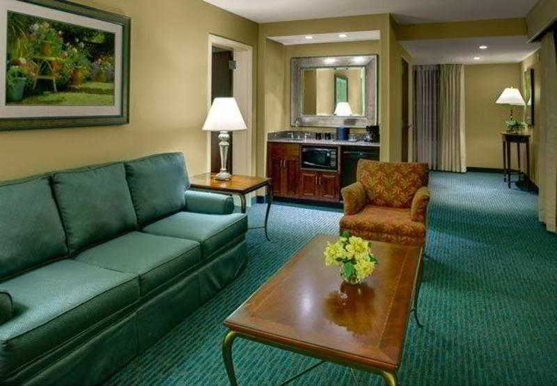 Courtyard Chapel Hill Hotel Exterior foto